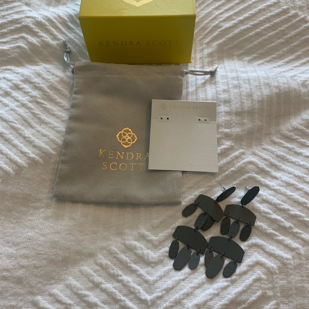 NWT Kendra Scott earrings